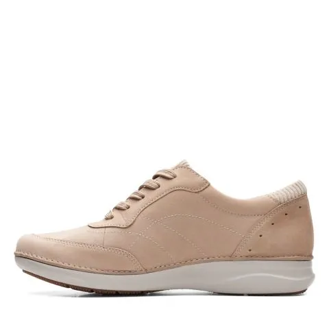 Clarks Appley Tie Sand Nubuck