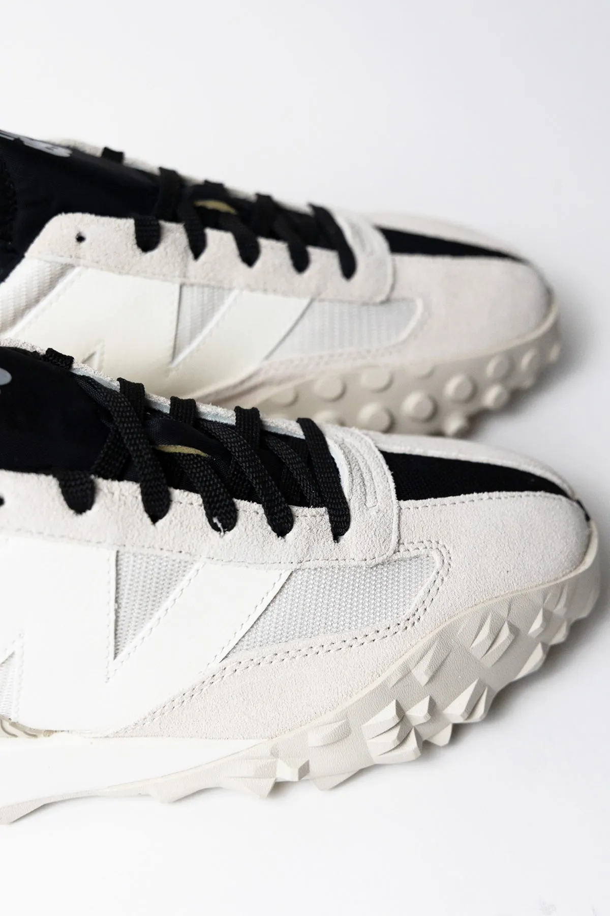 XC-72 - Moonbeam/Black